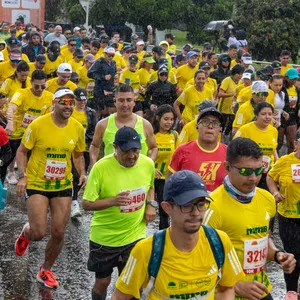 Atletas llenando el corredor de salida de la mmB