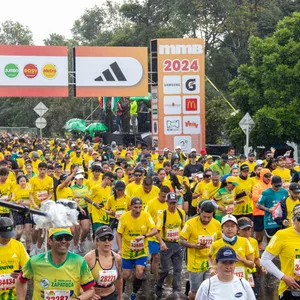 Diferentes competidores mirando el recorrido de la mmB