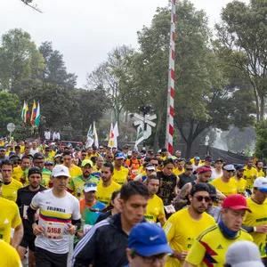 Atletas dando inicio a carrera en Bogotá