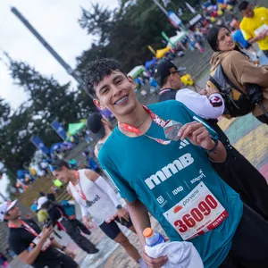 Atletas jóvenes después de carrera